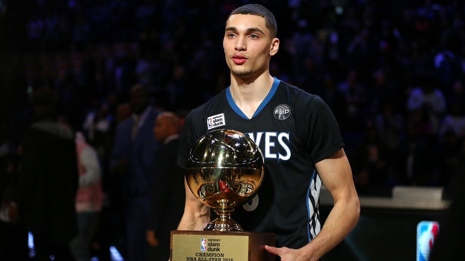 勇士反击成功，库里带队轻松战胜太阳，库里35分勇士惜败开拓